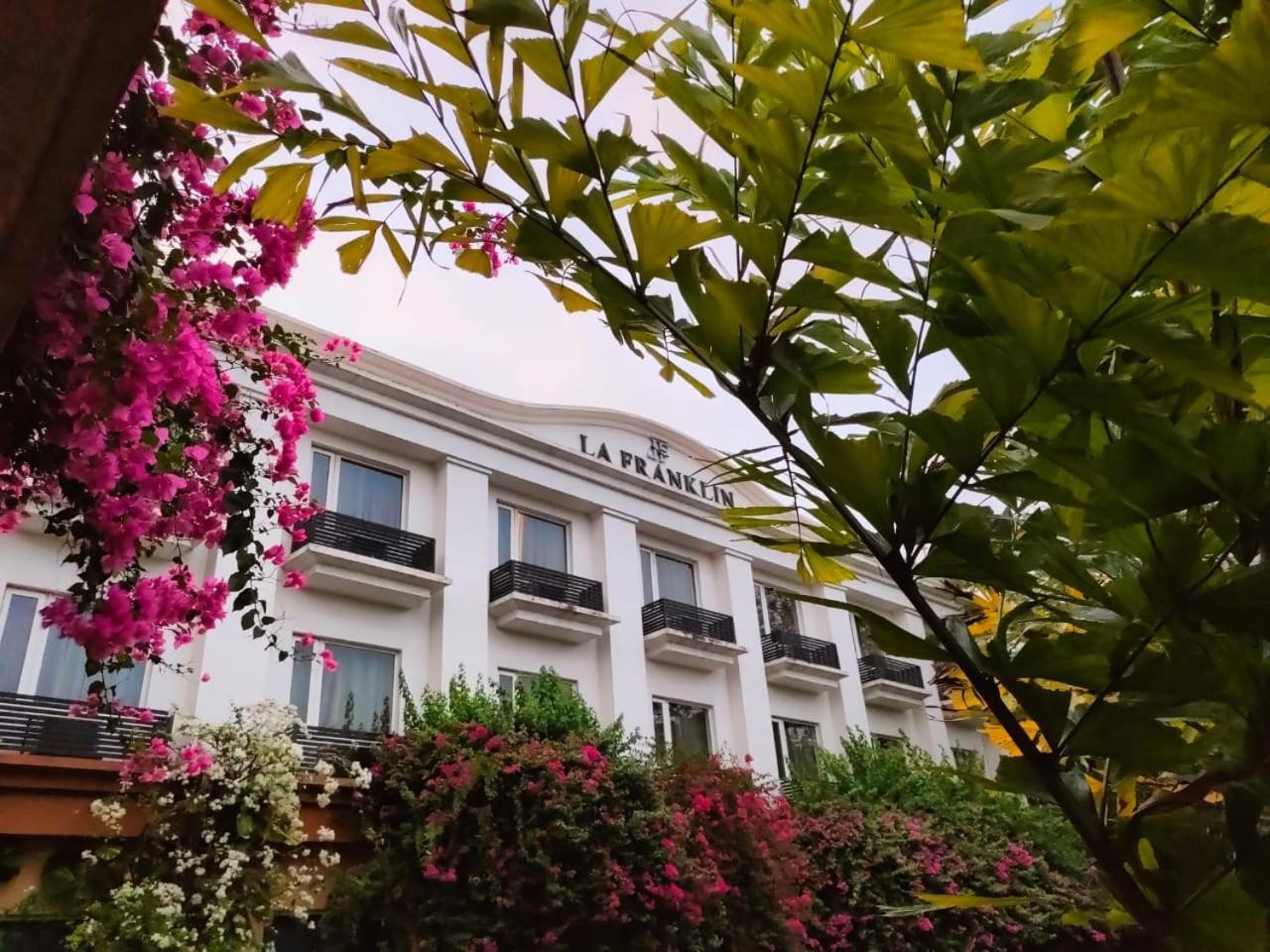 La Franklin Hotel Бхубанешвара Экстерьер фото