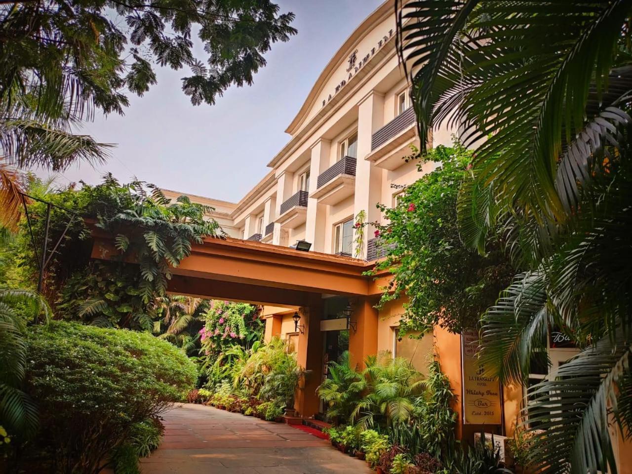 La Franklin Hotel Бхубанешвара Экстерьер фото